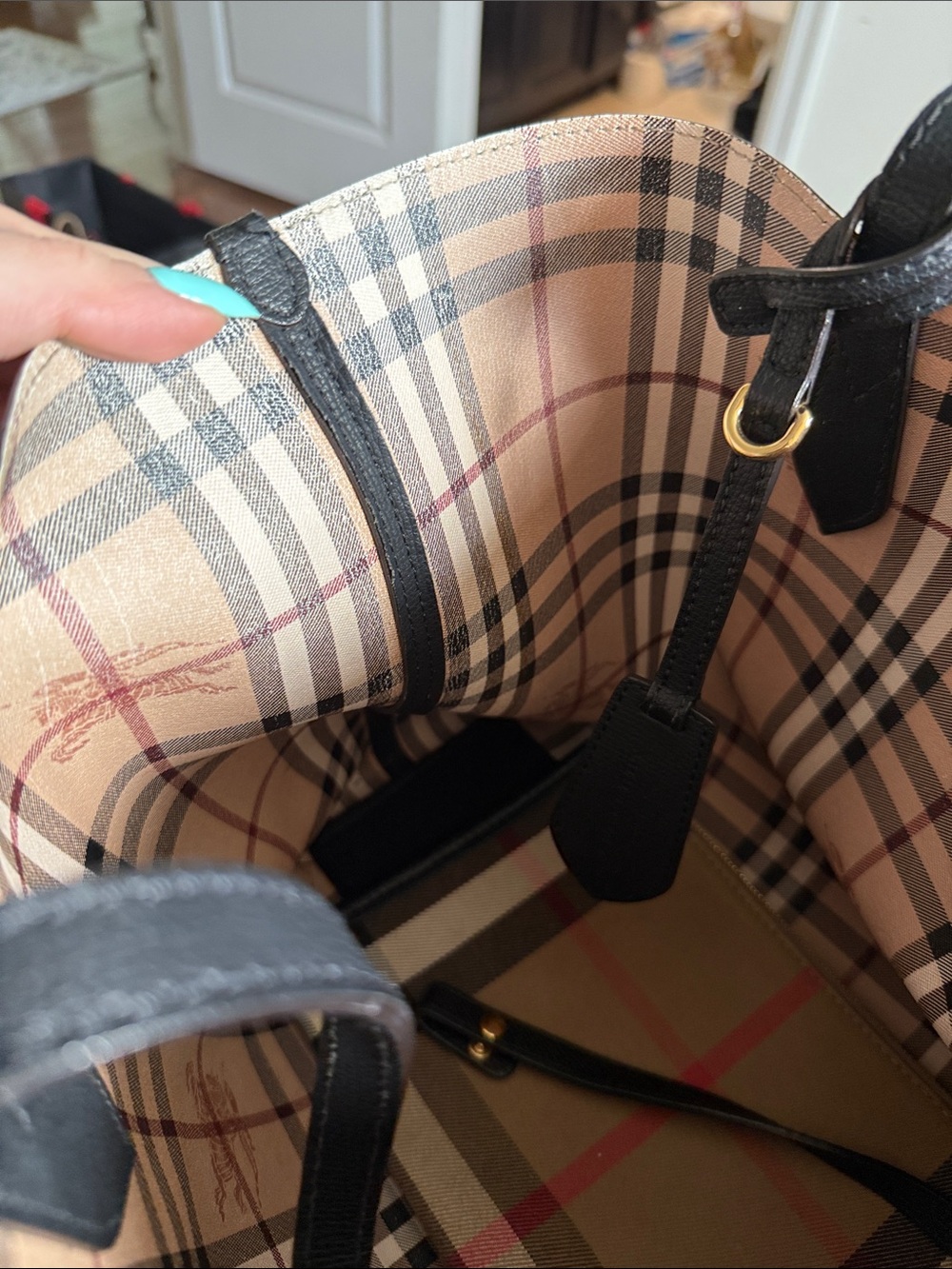 Black Leather Tote Bag - Classic Everyday Carry - Picture 4 of 6
